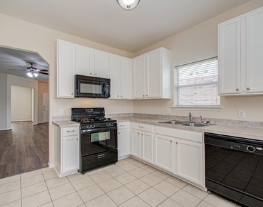 6702 Castle Terrace Ct - Photo Thumbnail 5