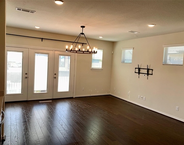 8604 Cedardale Park Drive - Photo Thumbnail 3