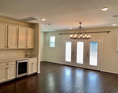 8604 Cedardale Park Drive - Photo Thumbnail 4