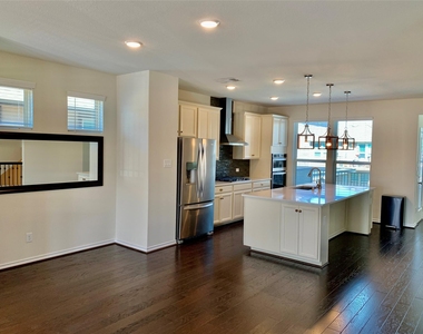 8604 Cedardale Park Drive - Photo Thumbnail 5