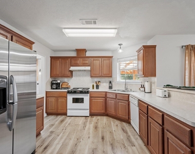 1418 Salem Court - Photo Thumbnail 10