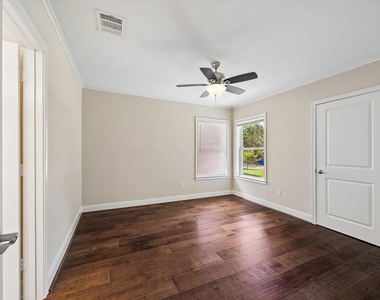 9407 Cranleigh Court - Photo Thumbnail 32