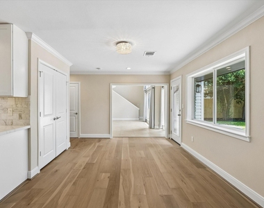 9407 Cranleigh Court - Photo Thumbnail 11