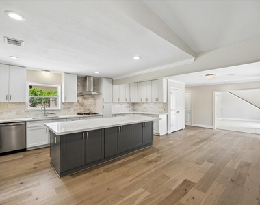 9407 Cranleigh Court - Photo Thumbnail 17