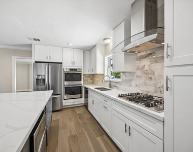9407 Cranleigh Court - Photo Thumbnail 19