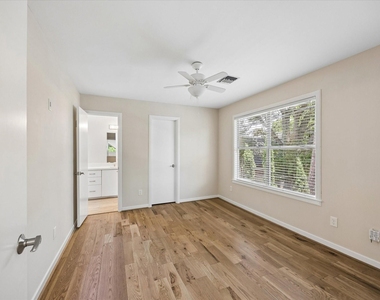 9407 Cranleigh Court - Photo Thumbnail 33