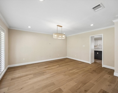 9407 Cranleigh Court - Photo Thumbnail 10