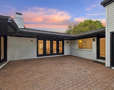 9407 Cranleigh Court - Photo Thumbnail 9
