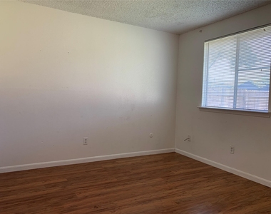 7026 Rockergate Drive - Photo Thumbnail 10