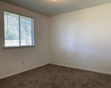7026 Rockergate Drive - Photo Thumbnail 13
