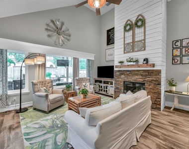 1918 Scenic Park Drive - Photo Thumbnail 8