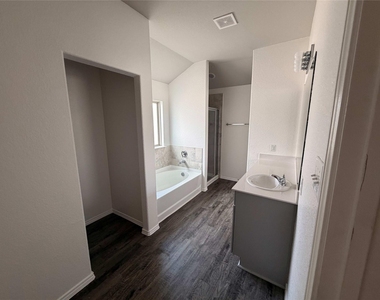 2028 Cedar Tree Court - Photo Thumbnail 10