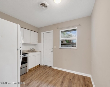 2036 19th Avenue - Photo Thumbnail 11
