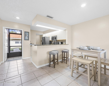 1141 Country Club Drive - Photo Thumbnail 2
