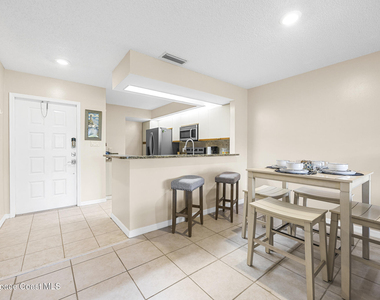 1141 Country Club Drive - Photo Thumbnail 3