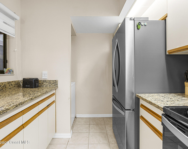 1141 Country Club Drive - Photo Thumbnail 5