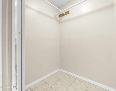 1141 Country Club Drive - Photo Thumbnail 14