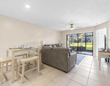1141 Country Club Drive - Photo Thumbnail 10