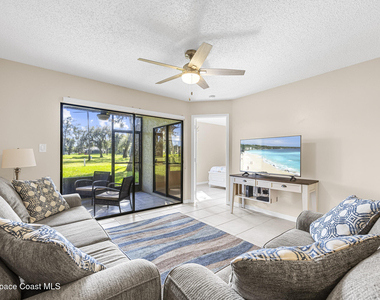 1141 Country Club Drive - Photo Thumbnail 9