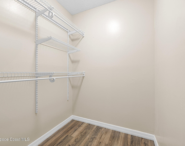 1141 Country Club Drive - Photo Thumbnail 21