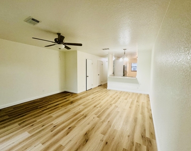 138 Mcneela Drive - Photo Thumbnail 12