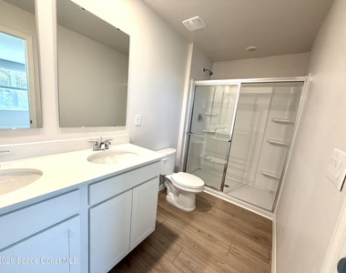 468 Houston Lane E - Photo Thumbnail 4