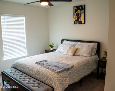593 Haleybury Street Sw - Photo Thumbnail 6
