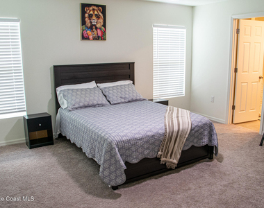593 Haleybury Street Sw - Photo Thumbnail 4