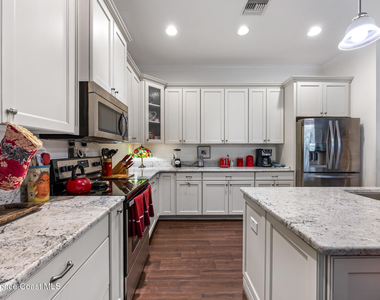121 Seminole Lane - Photo Thumbnail 3