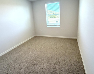 466 Houston Lane - Photo Thumbnail 8