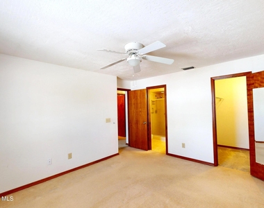 9010 Wedgewood Place - Photo Thumbnail 8