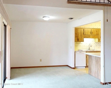 9010 Wedgewood Place - Photo Thumbnail 5