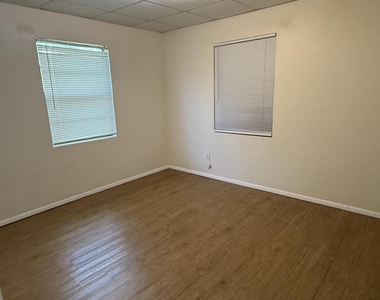 120 Laurel Oak Street - Photo Thumbnail 6