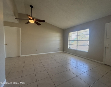 843 Emden Avenue Nw - Photo Thumbnail 3