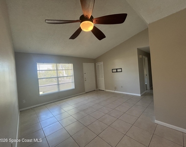 843 Emden Avenue Nw - Photo Thumbnail 2