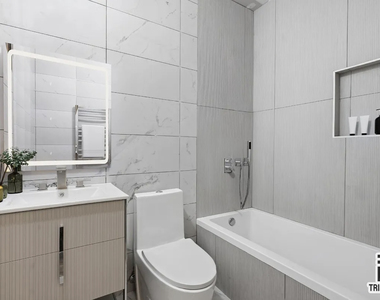 105 Berry Street - Photo Thumbnail 4
