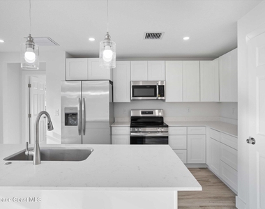 2960 Flagstaff Avenue Se - Photo Thumbnail 2