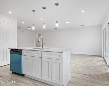 2960 Flagstaff Avenue Se - Photo Thumbnail 3