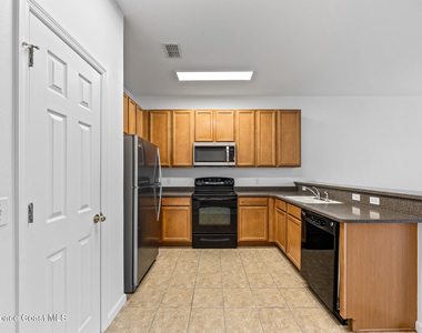 2770 Revolution Street - Photo Thumbnail 3