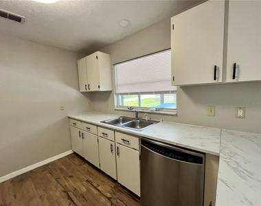 2699 Bentley Drive - Photo Thumbnail 3