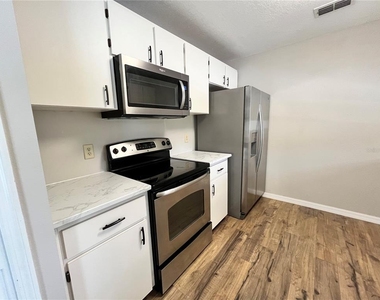 2699 Bentley Drive - Photo Thumbnail 4