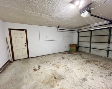 2699 Bentley Drive - Photo Thumbnail 10