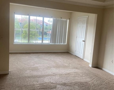 18001 Richmond Place Drive - Photo Thumbnail 9