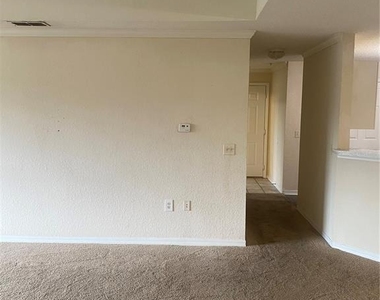18001 Richmond Place Drive - Photo Thumbnail 34