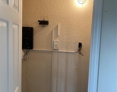 18001 Richmond Place Drive - Photo Thumbnail 26