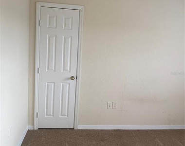 18001 Richmond Place Drive - Photo Thumbnail 15