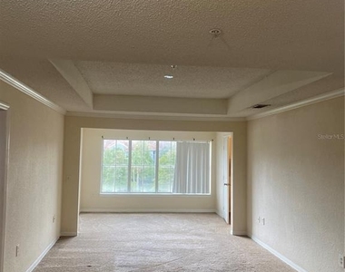 18001 Richmond Place Drive - Photo Thumbnail 25