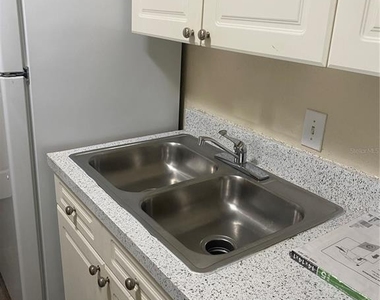 18001 Richmond Place Drive - Photo Thumbnail 7