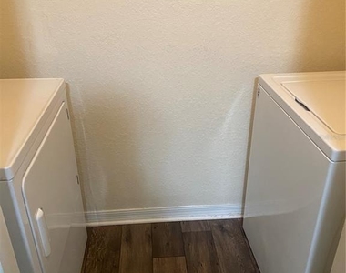 18001 Richmond Place Drive - Photo Thumbnail 21