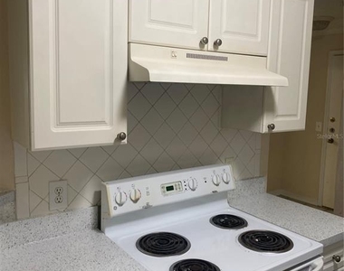 18001 Richmond Place Drive - Photo Thumbnail 8